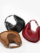 Bolsa Feminina de Ombro Meia Lua em Couro com Alça Ajustável - Luna