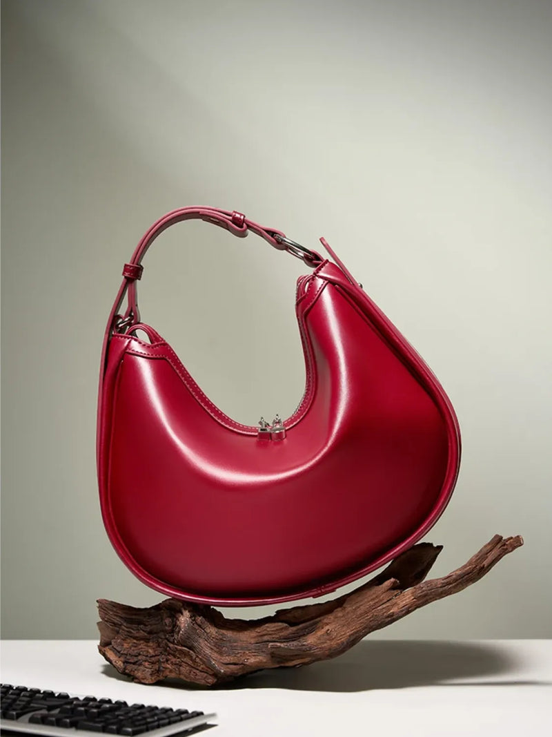 Bolsa Feminina de Ombro Meia Lua em Couro com Alça Ajustável - Luna