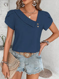 Blusa Monocromática com Recorte Elegante