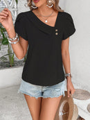 Blusa Monocromática com Recorte Elegante