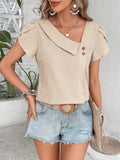 Blusa Monocromática com Recorte Elegante