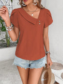 Blusa Monocromática com Recorte Elegante