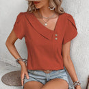 Blusa Monocromática com Recorte Elegante