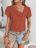 Blusa Monocromática com Recorte Elegante